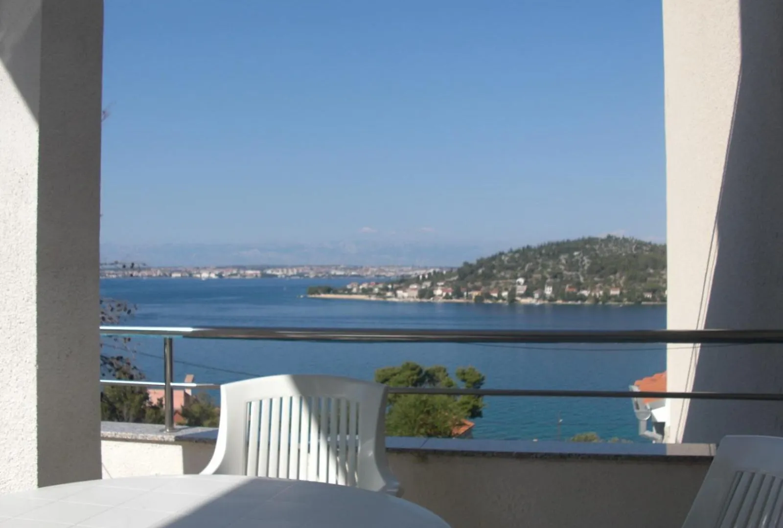 Family Friendly Apartments With A Swimming Pool Kali, Ugljan - 23026