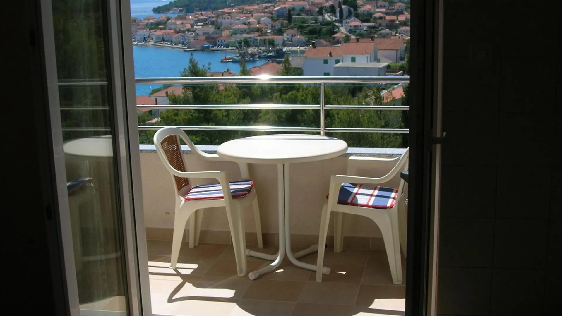 Family Friendly Apartments With A Swimming Pool Kali, Ugljan - 23026