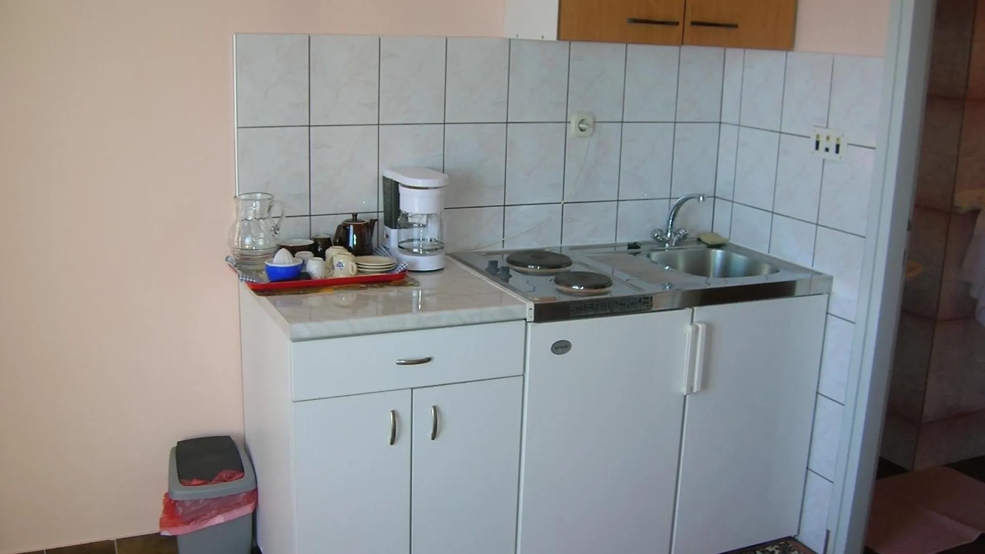 Family Friendly Apartments With A Swimming Pool Kali, Ugljan - 23026  Kali