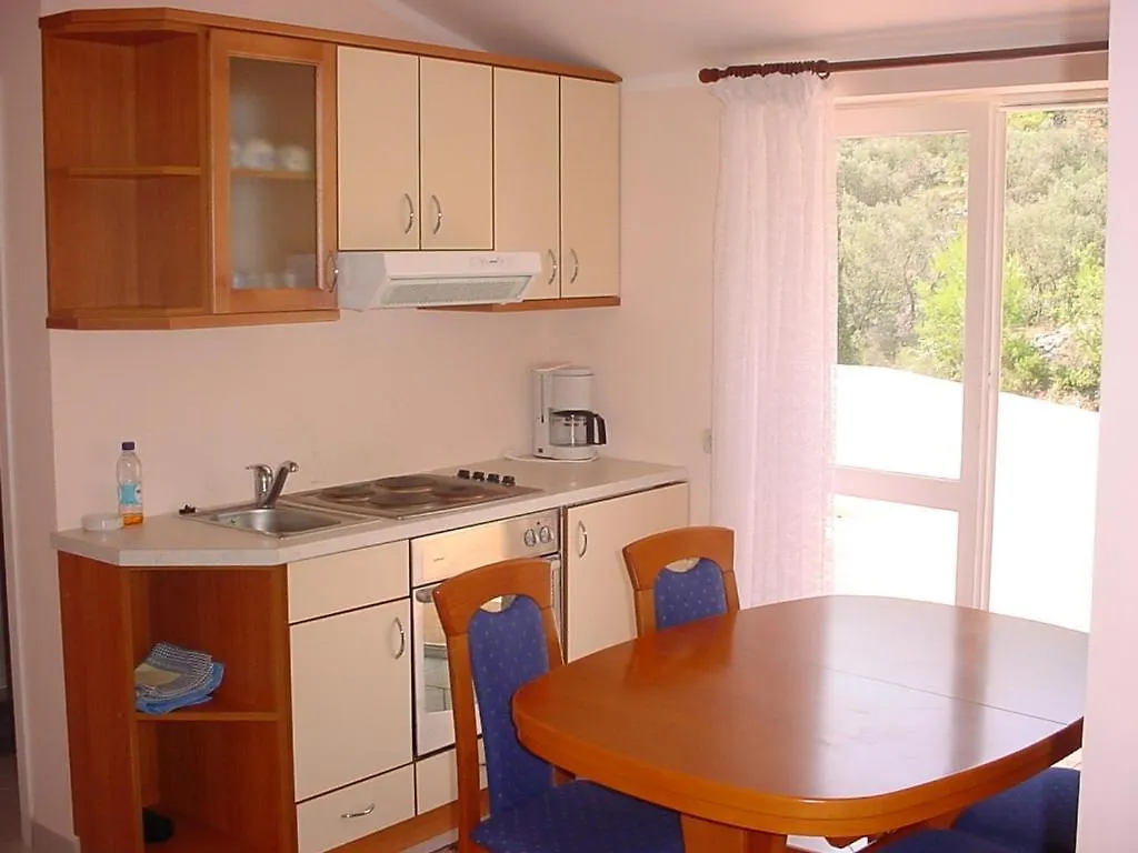 Family Friendly Apartments With A Swimming Pool Kali, Ugljan - 23026