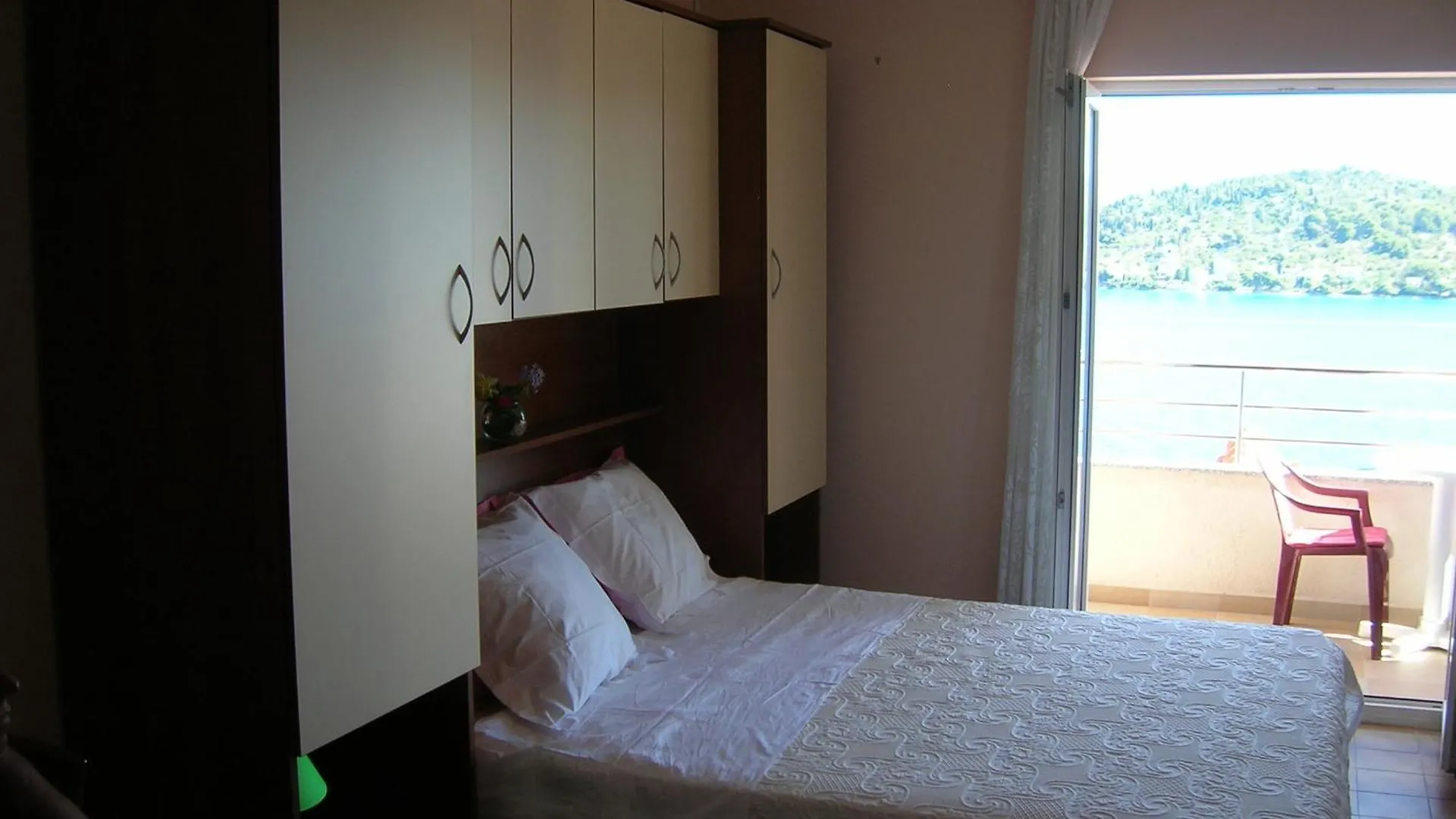 Family Friendly Apartments With A Swimming Pool Kali, Ugljan - 23026