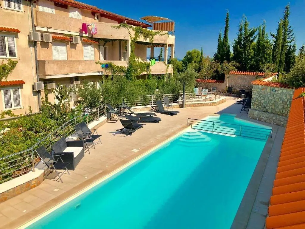 Family Friendly Apartments With A Swimming Pool Kali, Ugljan - 23026