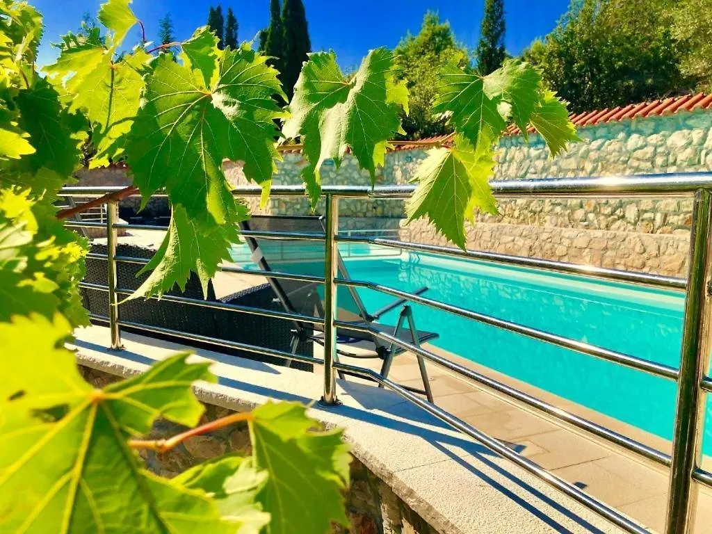 Family Friendly Apartments With A Swimming Pool Kali, Ugljan - 23026