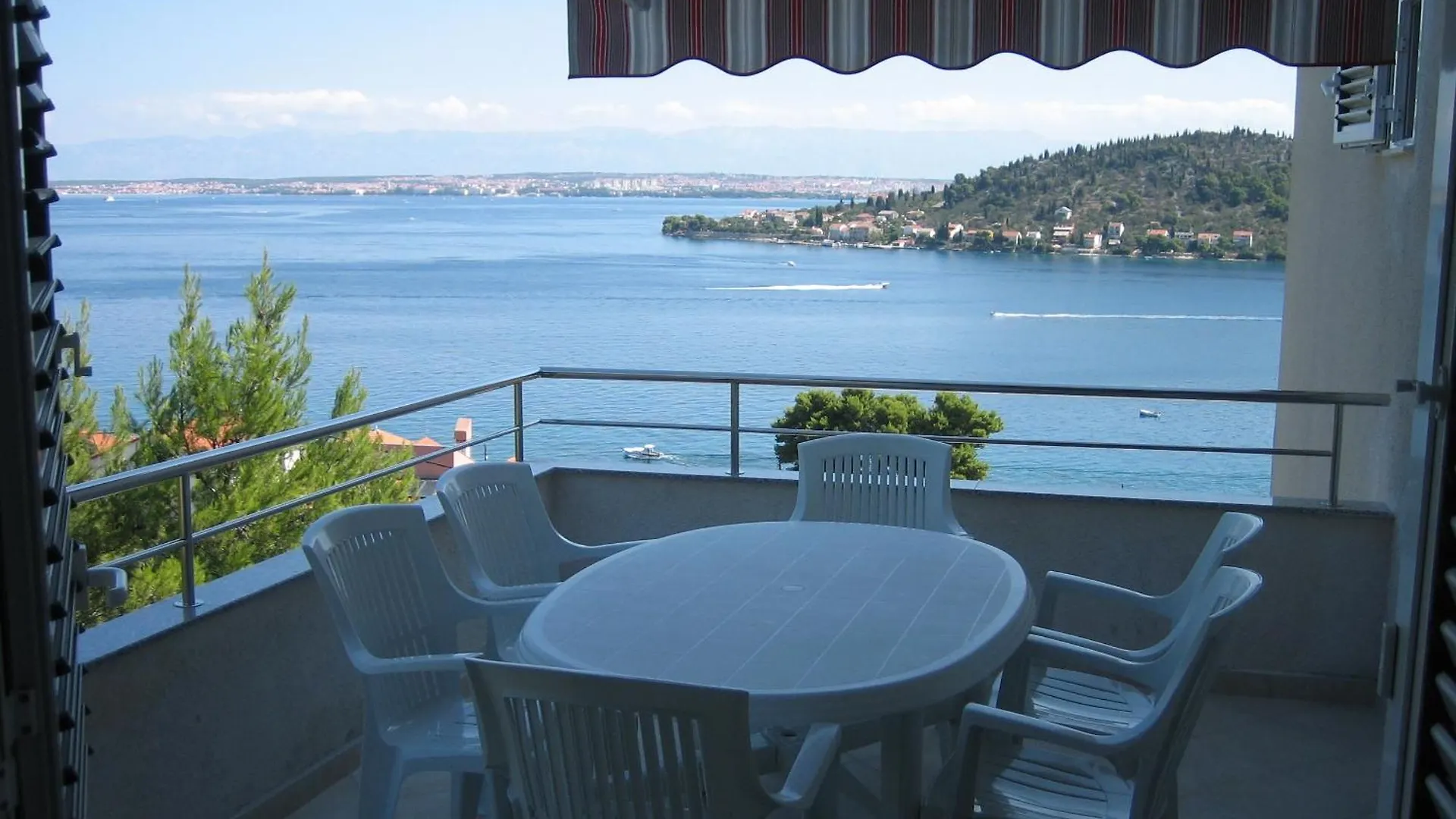 Family Friendly Apartments With A Swimming Pool Kali, Ugljan - 23026