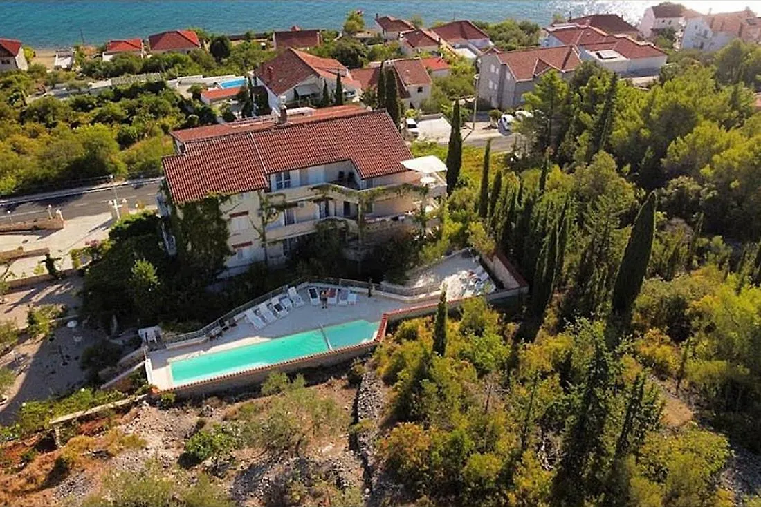 Family Friendly Apartments With A Swimming Pool Kali, Ugljan - 23026 0*, Kali Croatia