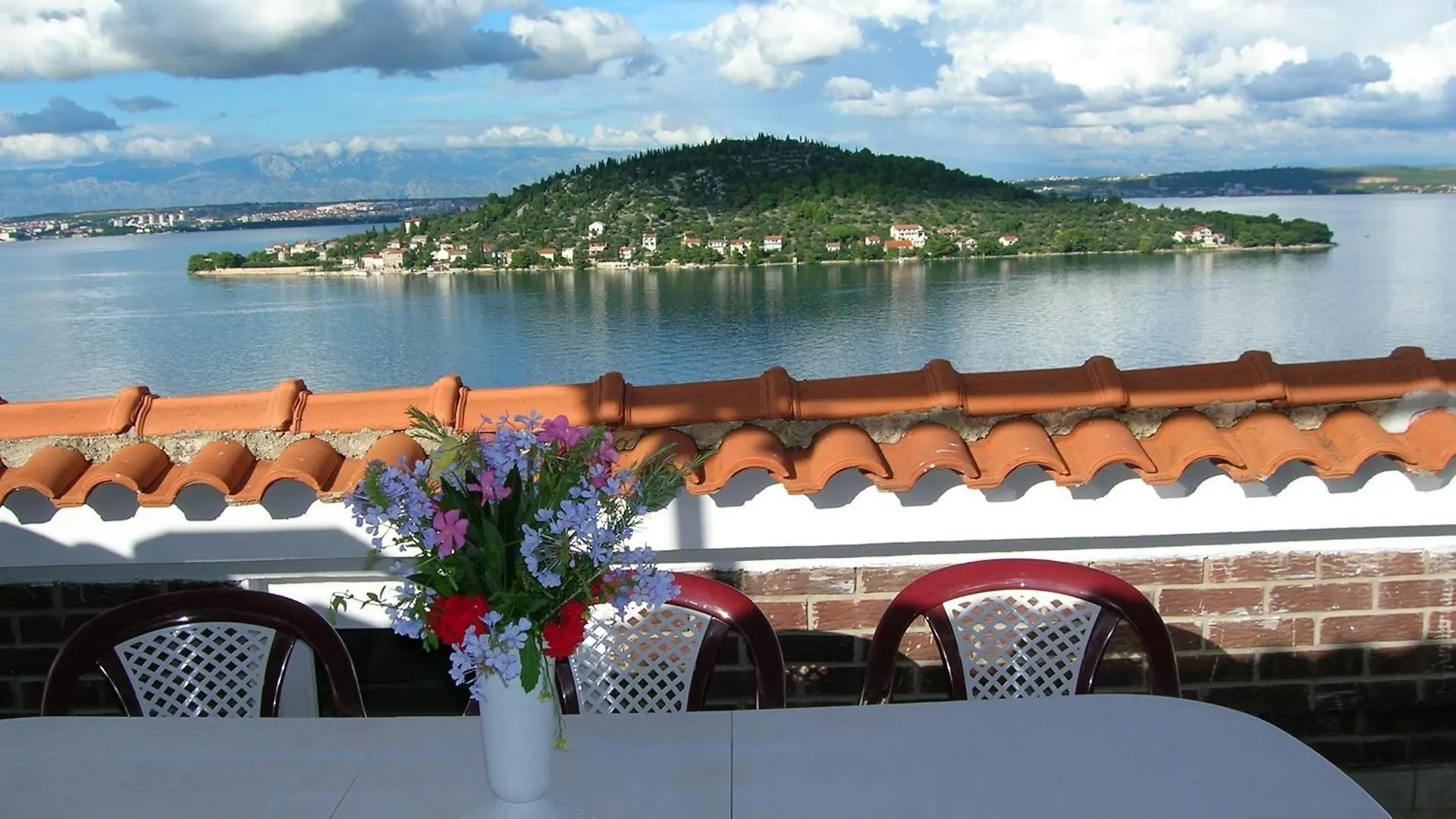 Family Friendly Apartments With A Swimming Pool Kali, Ugljan - 23026 0*, Kali Croatia